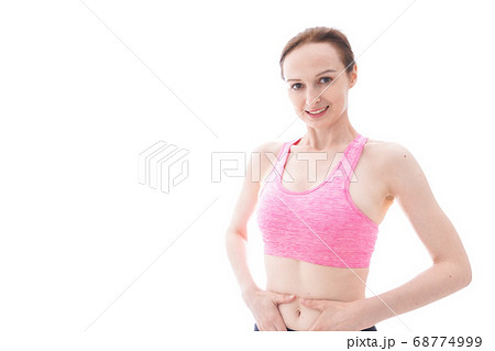 スポーティーな女性ポートレート 68774999