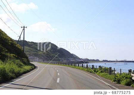 北海道　日高地方　国道235号線浦河町浜荻伏付近の風景 68775275