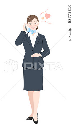 電話　ポーズ　ビジネス　スーツ　女性　照れ　全身 68775810