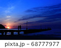 沈む夕陽とトワイライトブルー 68777977