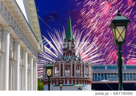 Fireworks over the Moscow Kremlin during Victory Day (WWII), Russia 68778090