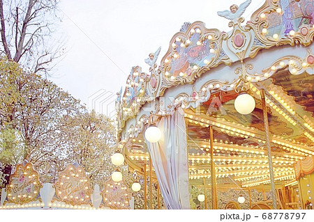 パリ チュイルリー公園のメリーゴーランドの写真素材 [68778797] - PIXTA