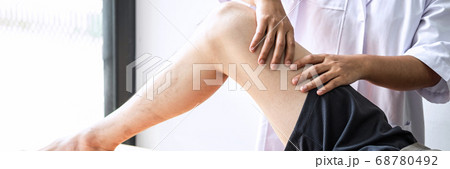 Doctor or Physiotherapist working examining Doctor or Physiotherapist working examining 68780492