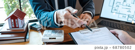 Sale purchase contract to buy a house, Real estate Sale purchase contract to buy a house, Real estate 68780502