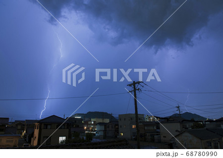 カミナリ_雷_落雷_稲妻（夏イメージ） 68780990