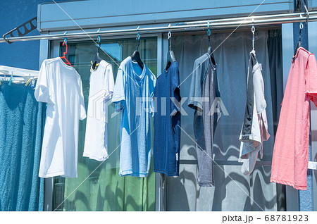 洗濯物干し 68781923