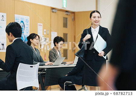 会社説明会の開催風景 68782713