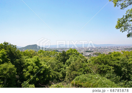 飛鳥・甘樫丘から眺める奈良盆地と畝傍山 飛鳥・甘樫丘から眺める奈良盆地と畝傍山 68785878
