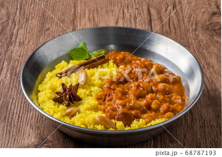 北アフリカ料理 ひよこ豆とクスクス  Boiled chickpeas with couscous  68787193