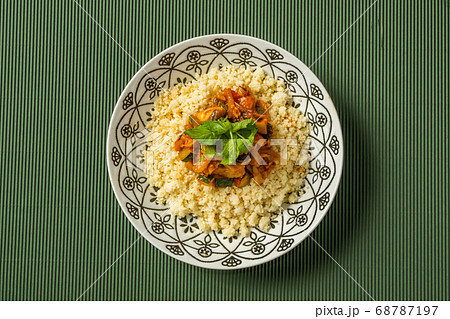 北アフリカ料理 ひよこ豆とクスクス Boiled chickpeas with couscous 北アフリカ料理 ひよこ豆とクスクス Boiled chickpeas with couscous 68787197