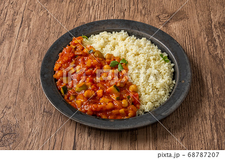 北アフリカ料理 ひよこ豆とクスクス Boiled chickpeas with couscous 北アフリカ料理 ひよこ豆とクスクス Boiled chickpeas with couscous 68787207