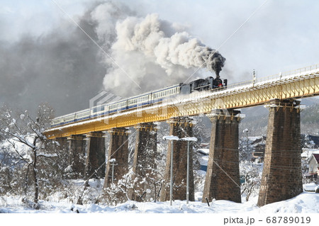 雪晴れの磐越西線　c57ばんえつ物語　福島県 68789019