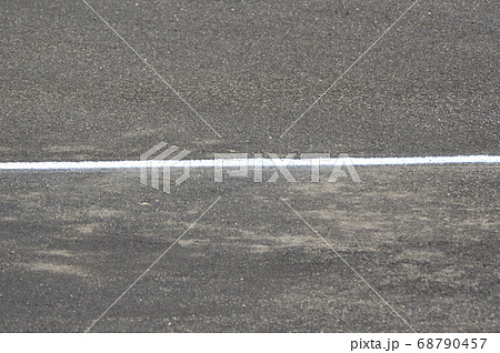 グラウンドの白線（高知市野球場／高知県高知市大原町） 68790457