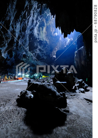タイの洞窟寺 タイの洞窟寺 68790828