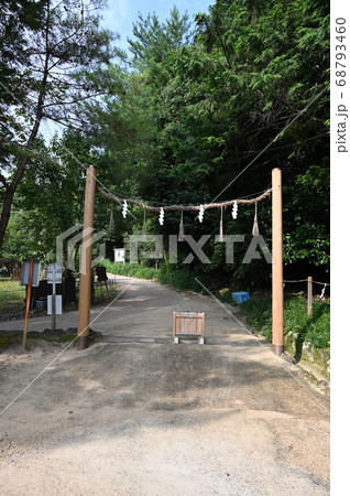 檜原神社 縄鳥居 山の辺の道 檜原神社 縄鳥居 山の辺の道 68793460