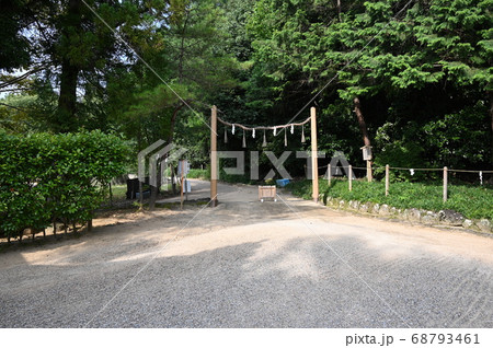檜原神社 縄鳥居 山の辺の道 檜原神社 縄鳥居 山の辺の道 68793461