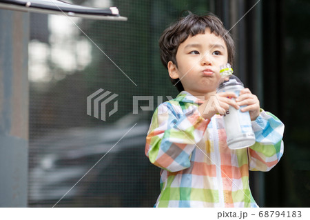 子供 ライフスタイル 男の子 68794183