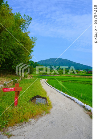 三輪山 山の辺の道 額田王歌碑 三輪山 山の辺の道 額田王歌碑 68794219