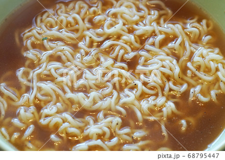 インスタントラーメン 68795447
