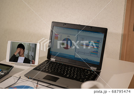 自宅でテレワーク休憩中 68795474