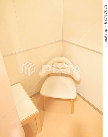 日本の狭い授乳室 日本の狭い授乳室 68797025