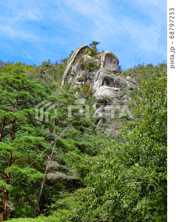 山梨県甲府市にある昇仙峡の奇岩 山梨県甲府市にある昇仙峡の奇岩 68797253
