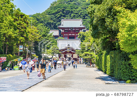 【神奈川県】鎌倉 晴れ渡った鶴岡八幡宮の本宮と舞殿 【神奈川県】鎌倉 晴れ渡った鶴岡八幡宮の本宮と舞殿 68798727