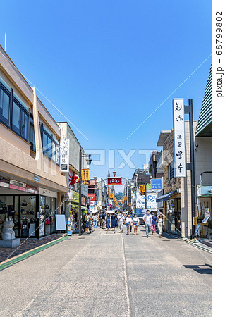 【神奈川県】鎌倉 爽やかな青空の小町通り 【神奈川県】鎌倉 爽やかな青空の小町通り 68799802
