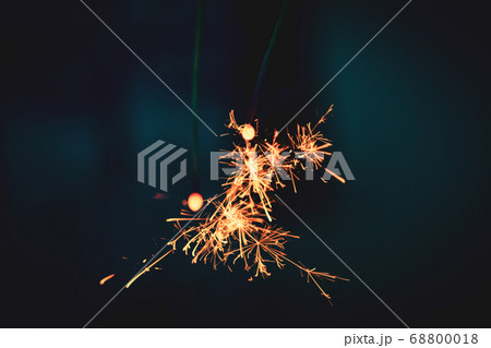 夏の線香花火の写真素材 夏の線香花火の写真素材