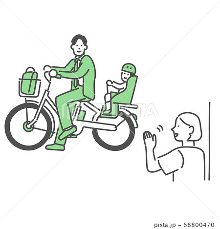 自転車で子供を送る父親 68800470