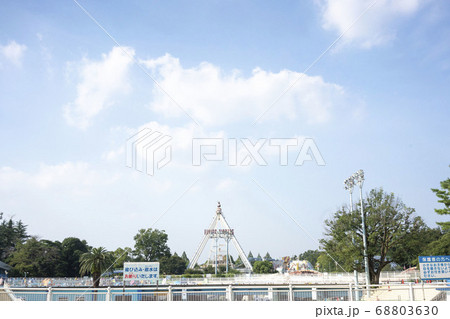 遊園地のプール 行楽 家族連れ 休日 人混み 混雑 遊園地のプール 行楽 家族連れ 休日 人混み 混雑 68803630