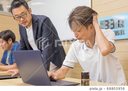 シニアのためのパソコン教室 68803956