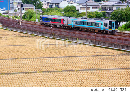 特急しまんと5号の運用を終え高知運転所に回送される2000系+N2000系 68804521