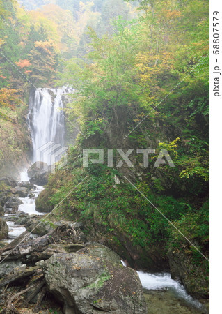 秋の白川郷 天生の中滝 秋の白川郷 天生の中滝 68807579