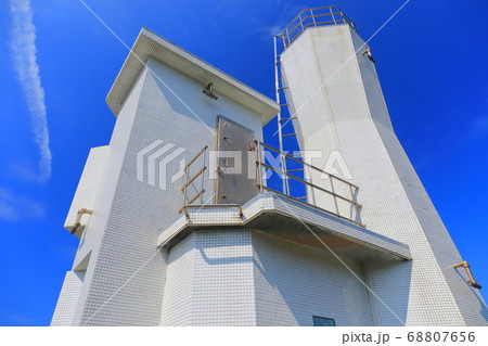 【高知県】晴天下の臼碆埼灯台（足摺） 68807656