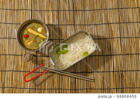 タイのカレー麺料理(カノム・ジーン)curry and noodle (Khanom chin) タイのカレー麺料理(カノム・ジーン)curry and noodle (Khanom chin) 68808409