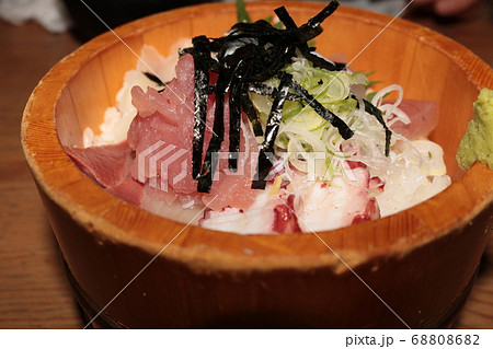 海鮮料理海鮮丼桶盛り 68808682