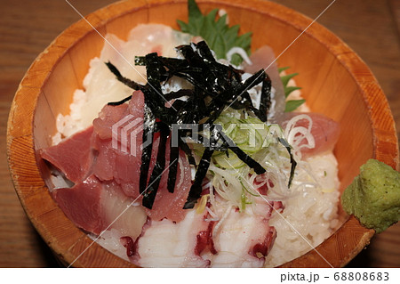 海鮮料理海鮮丼桶盛り 68808683
