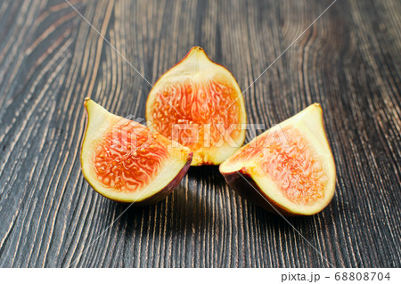 Fresh figs, whole and cut on slices Fresh figs, whole and cut on slices 68808704