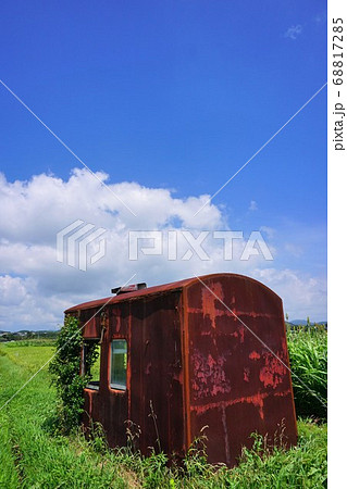 千葉県　田んぼの廃列車　南房総市 68817285
