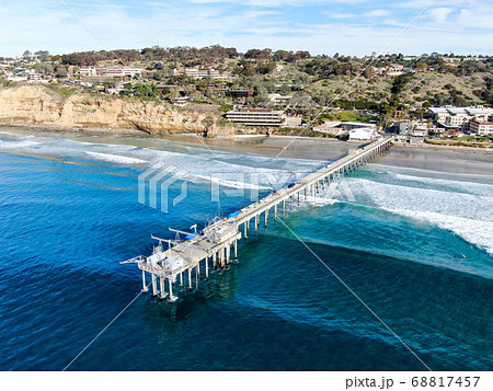 Aerial view of the scripps pier institute of oceanography, La Jolla, San Diego, California, USA. 68817457