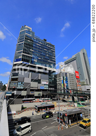 東京　渋谷駅南口の街並み 68822200