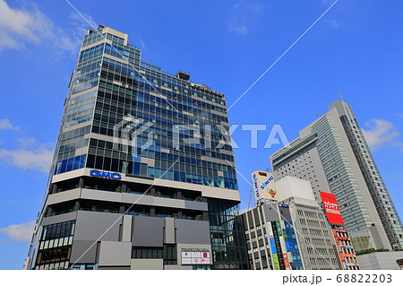 東京　渋谷駅南口の街並み 68822203