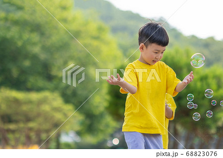 男 男性 男の子 68823076