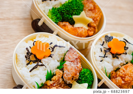手作りの唐揚げ弁当　複数 68823697