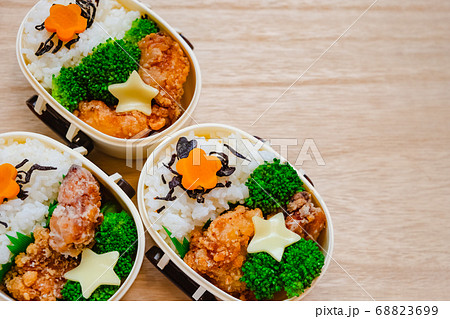 手作りの唐揚げ弁当　複数 68823699