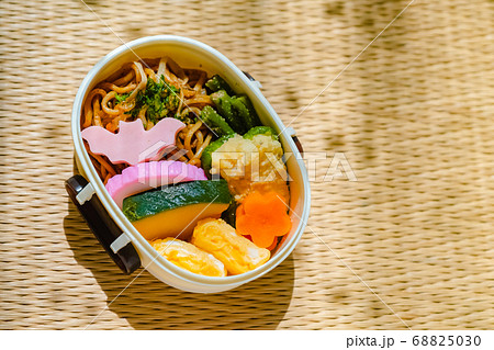 手作りのお弁当 68825030