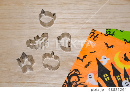 ハロウィンイメージの金型 68825264