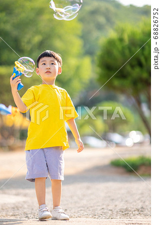 子供 遊び 男の子 68826752