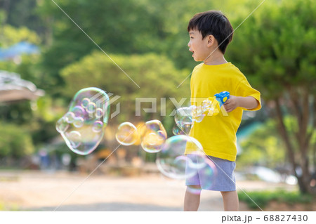 子供 遊び 男の子 68827430